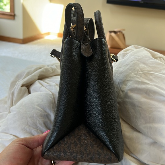 Michael Kors 💛 Austin Leather Purse Satchel 🤎 w/Crossbody Strap Gold Feet💛 - Picture 4 of 12